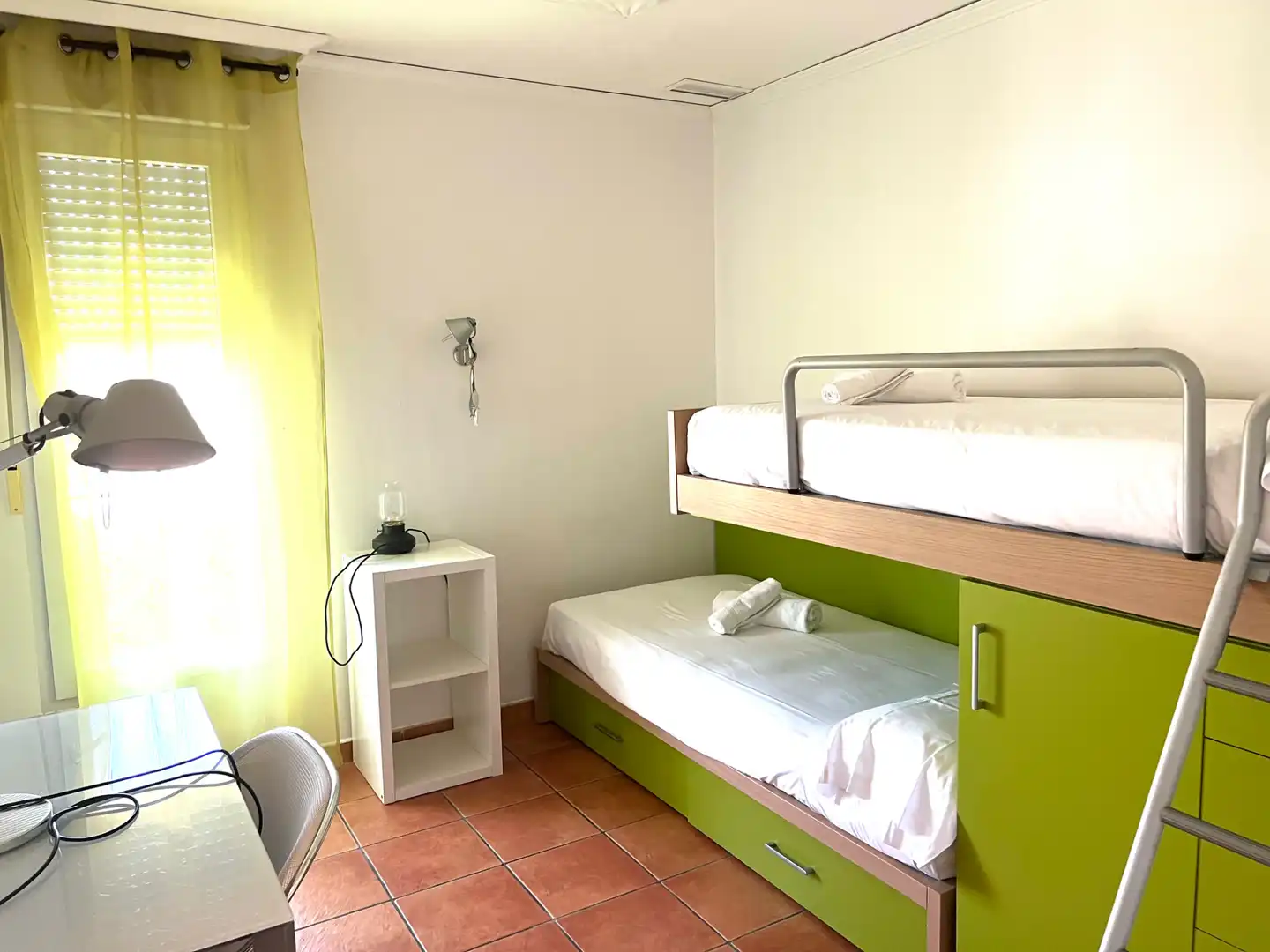 Habitación de Apartamento de alquiler en Oliva con Aire acondicionado, Terraza y Amueblado