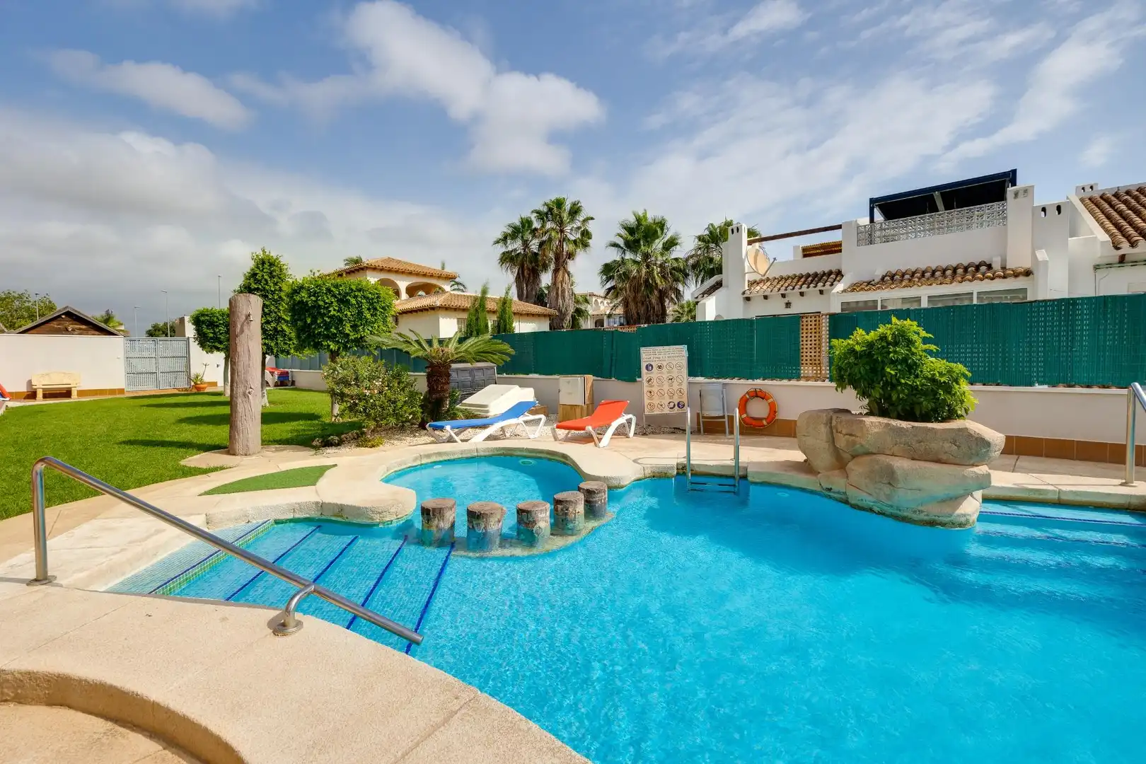 Piscina de Piso en venta en Orihuela con Aire acondicionado, Amueblado y Piscina comunitaria