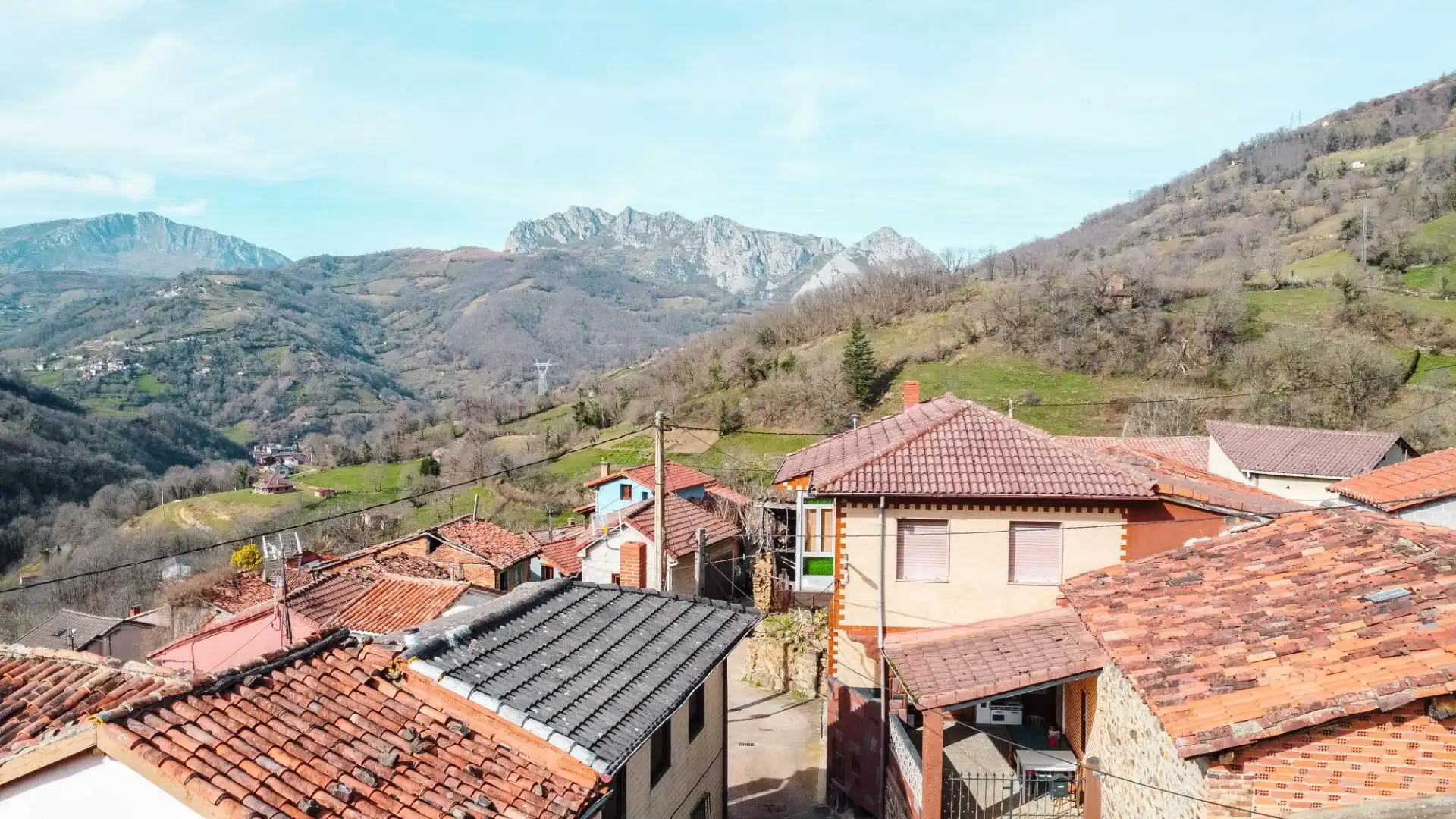 Vista exterior de Casa o xalet en venda en Riosa amb Jardí privat
