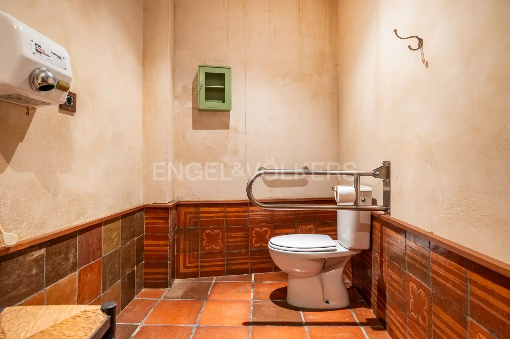 Bathroom of Commercial properties for sale in Villanueva del Ariscal  with Air Conditioner, Heating and Furnished