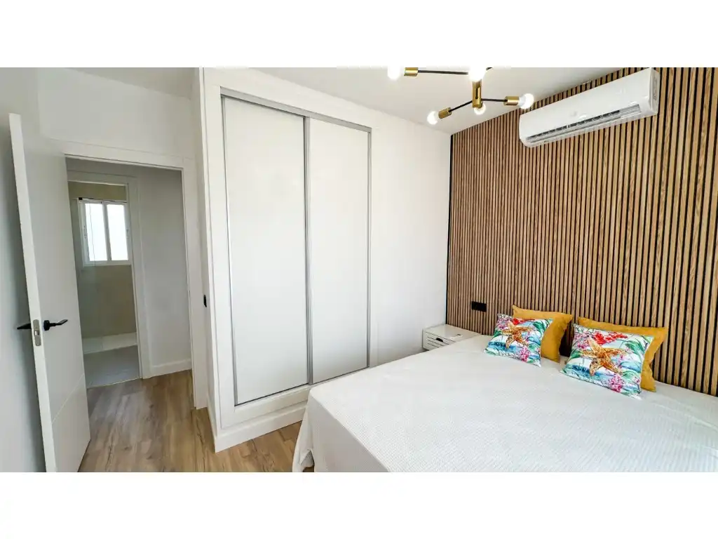 Dormitori de Casa o xalet en venda en Orihuela amb Aire condicionat, Jardí privat i Terrassa