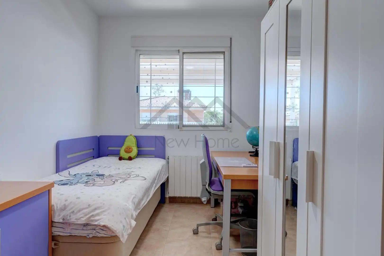 Dormitori de Casa adosada en venda en La Pobla de Vallbona amb Aire condicionat, Calefacció i Jardí privat