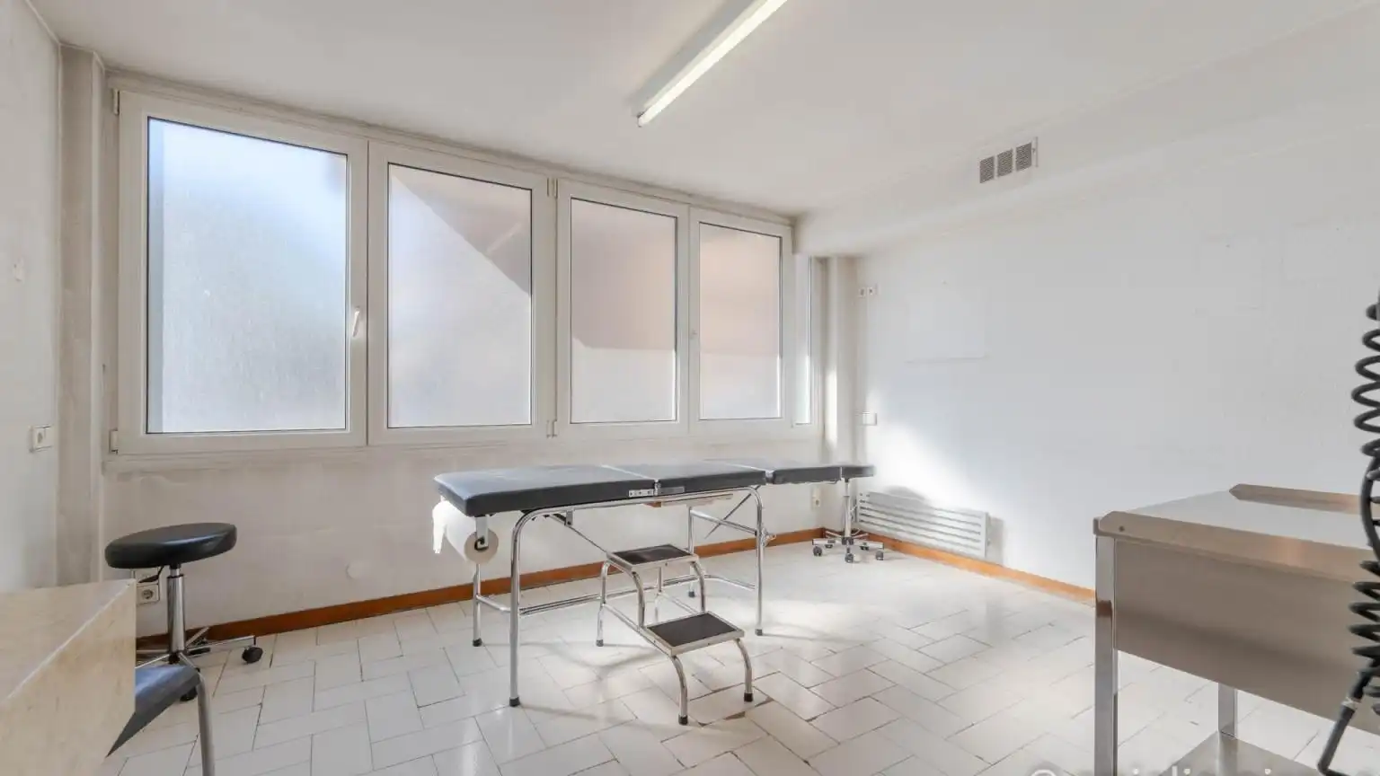 Office for sale in Girona  with Air Conditioner and Heating