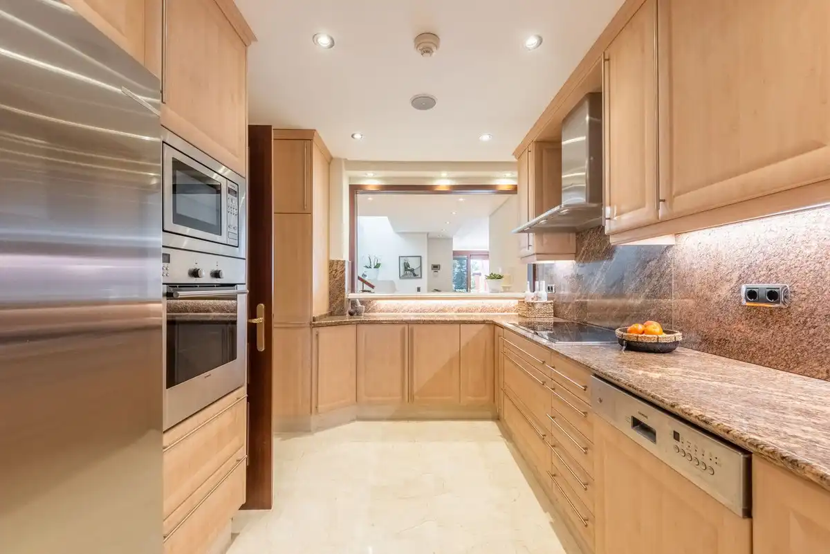 Penthouse with pool for sale in Selwo, imagen 22