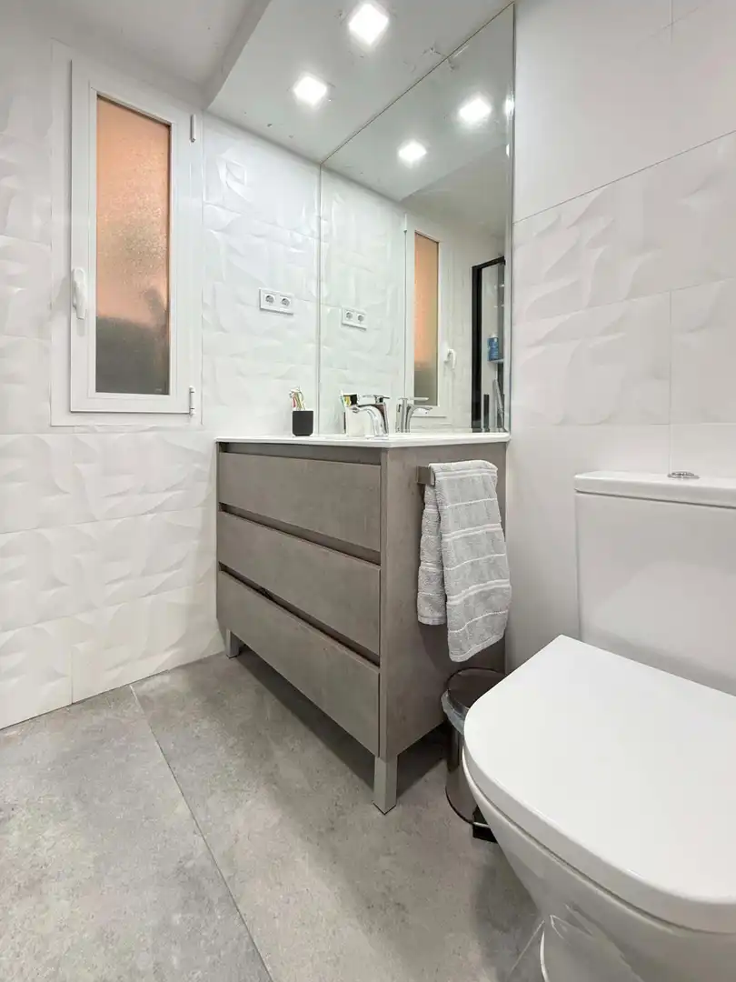 Baño de Piso en venta en Móstoles con Aire acondicionado, Calefacción y Piscina comunitaria