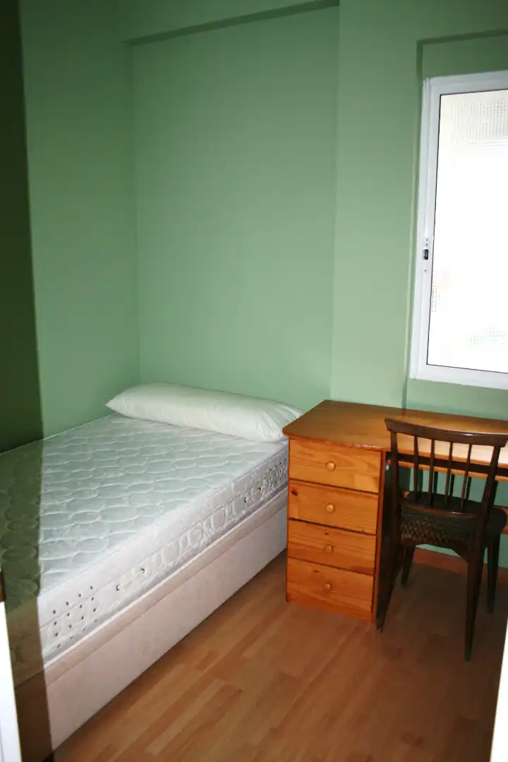 Schlafzimmer von Wohnung zur Miete in Zaragoza mit Heizung, Parkett und Möbliert
