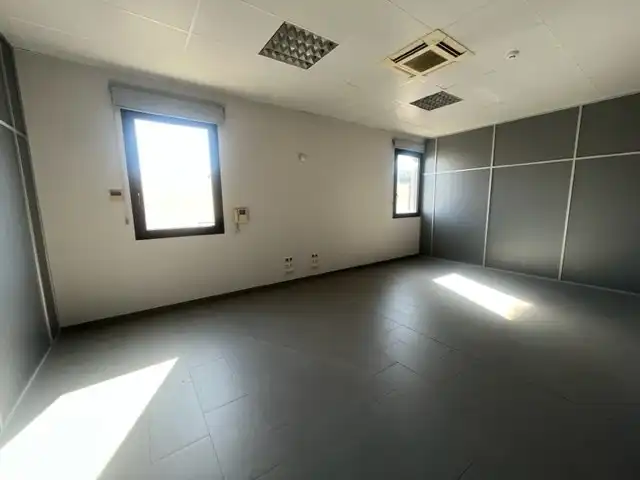 Geschaftsraum zur Miete in CEPS, Torre Valentina - Mas Vilar de La Mutxada - Treumal