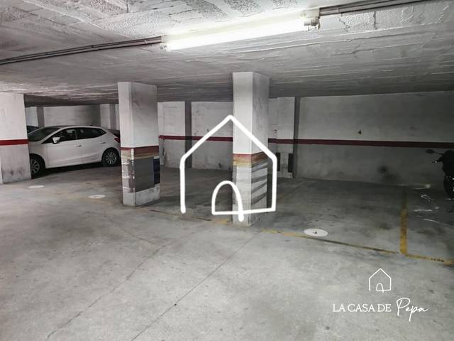 Garaje en Venta en Carrer ESCULTOR LLIMONA en La Roureda