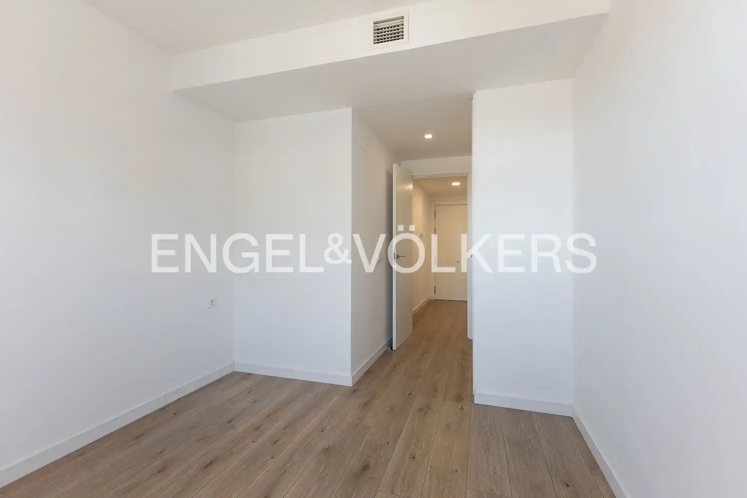 Habitación de Ático de alquiler en Valencia con Aire acondicionado, Calefacción y Trastero