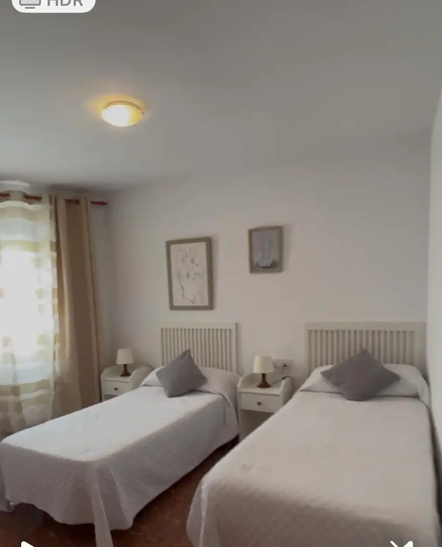 Dormitori de Apartament de lloguer en Mijas amb Jardí privat