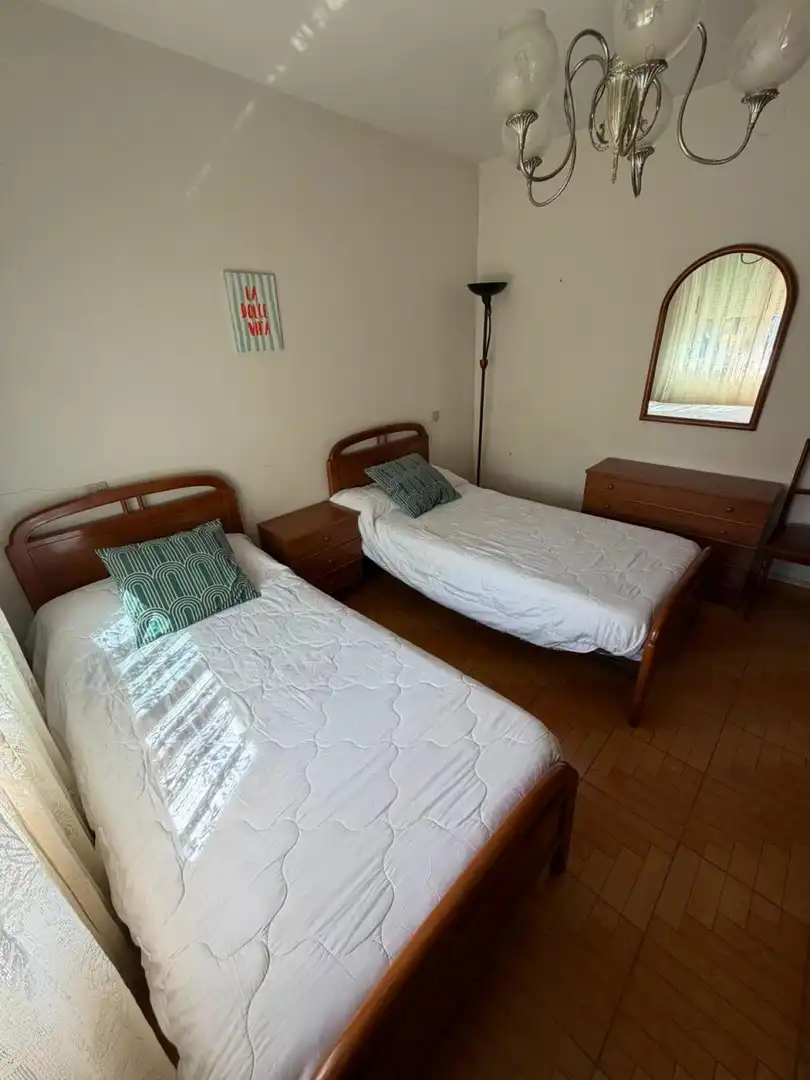 Dormitori de Casa adosada en venda en Villamañán amb Calefacció i Moblat