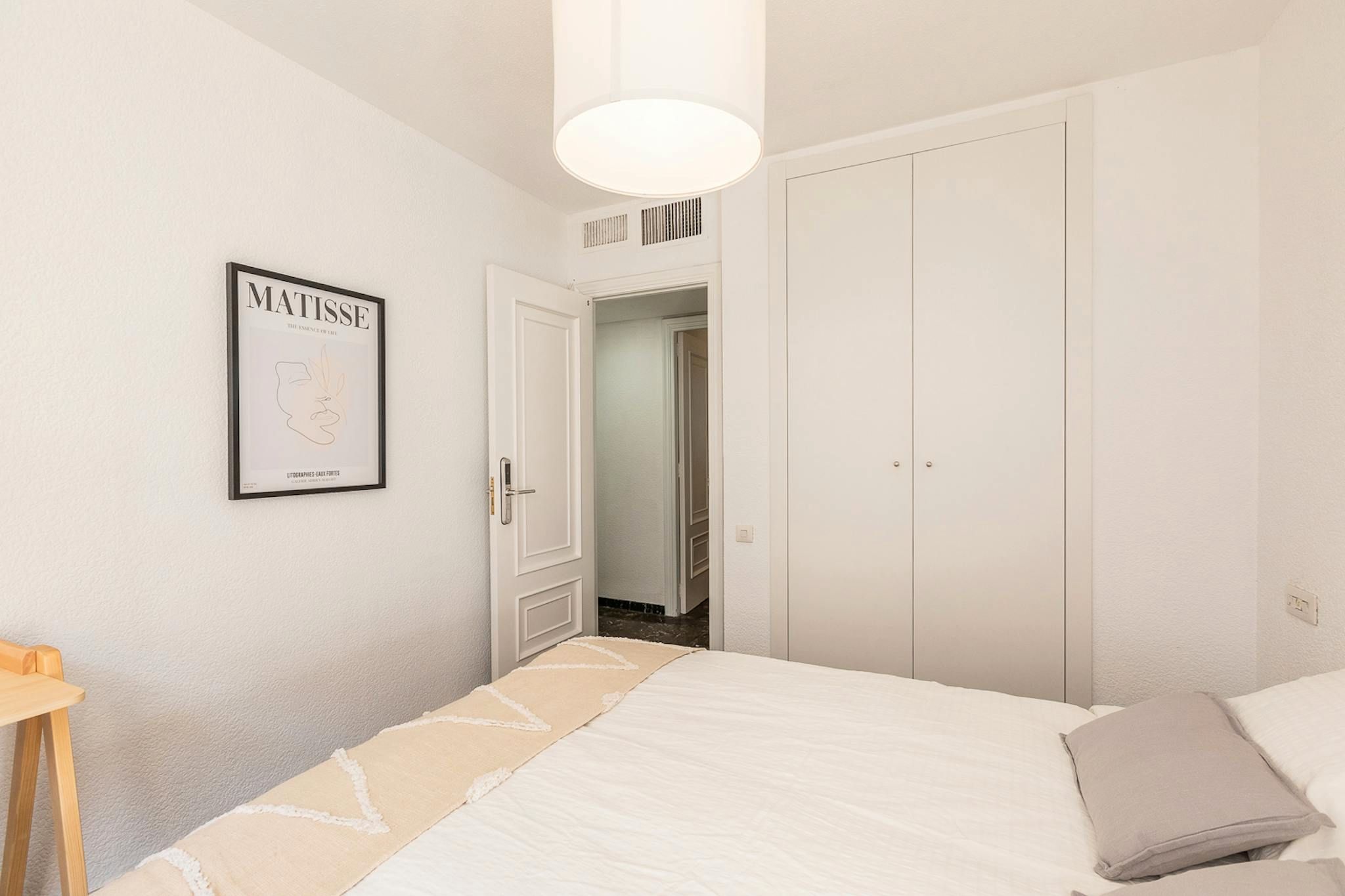 Bedroom of Flat to share in  Valencia Capital  with Furnished and Internet