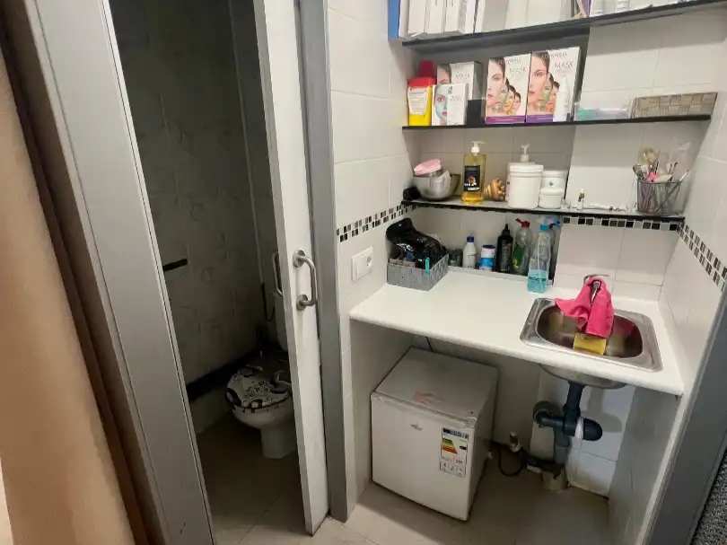 Local comercial en traspaso en Carrer de Mossèn Cinto Verdaguer 13, imagen 7