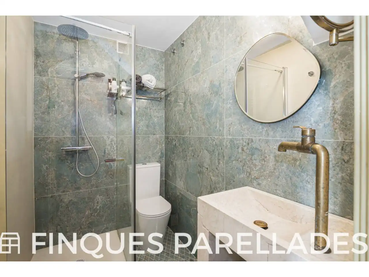 Badezimmer von Dachboden zum Verkauf in Sitges mit Klimaanlage, Heizung und Terrasse