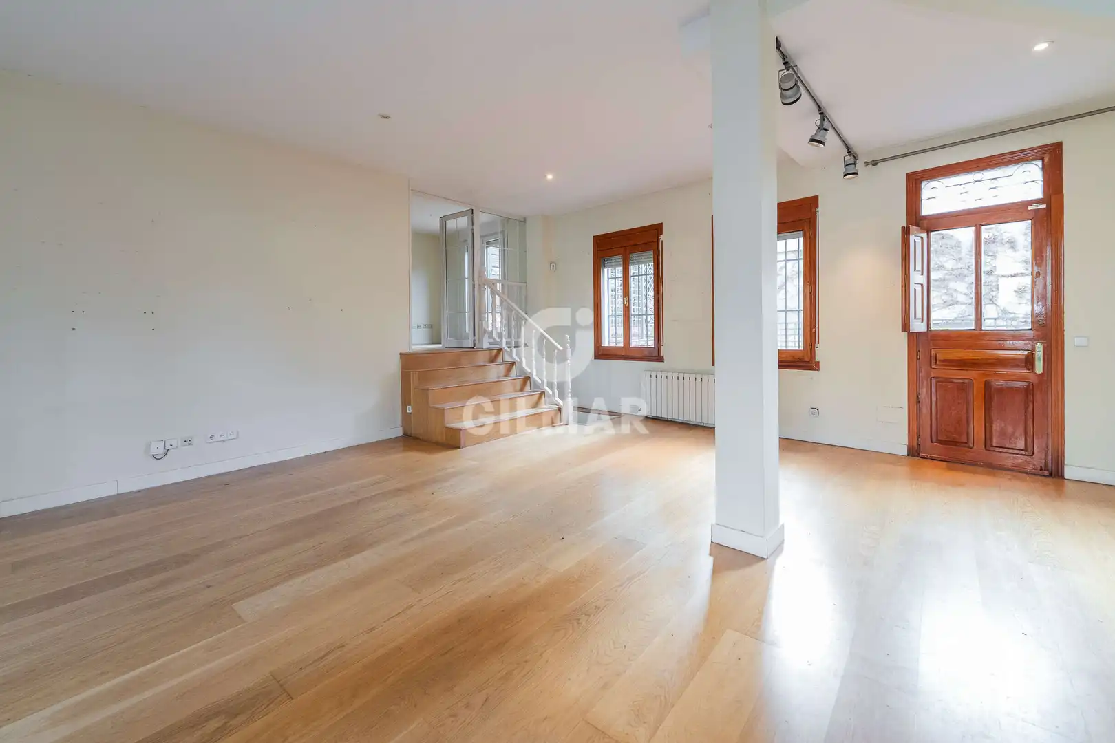 Sala de estar de Casa adosada en venta en  Madrid Capital con Calefacción y Jardín privado