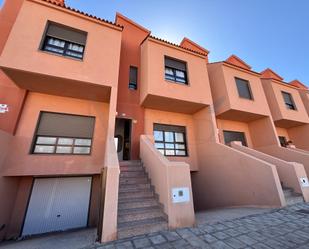 Vista exterior de Casa o xalet en venda en Puerto del Rosario amb Calefacció, Terrassa i Traster