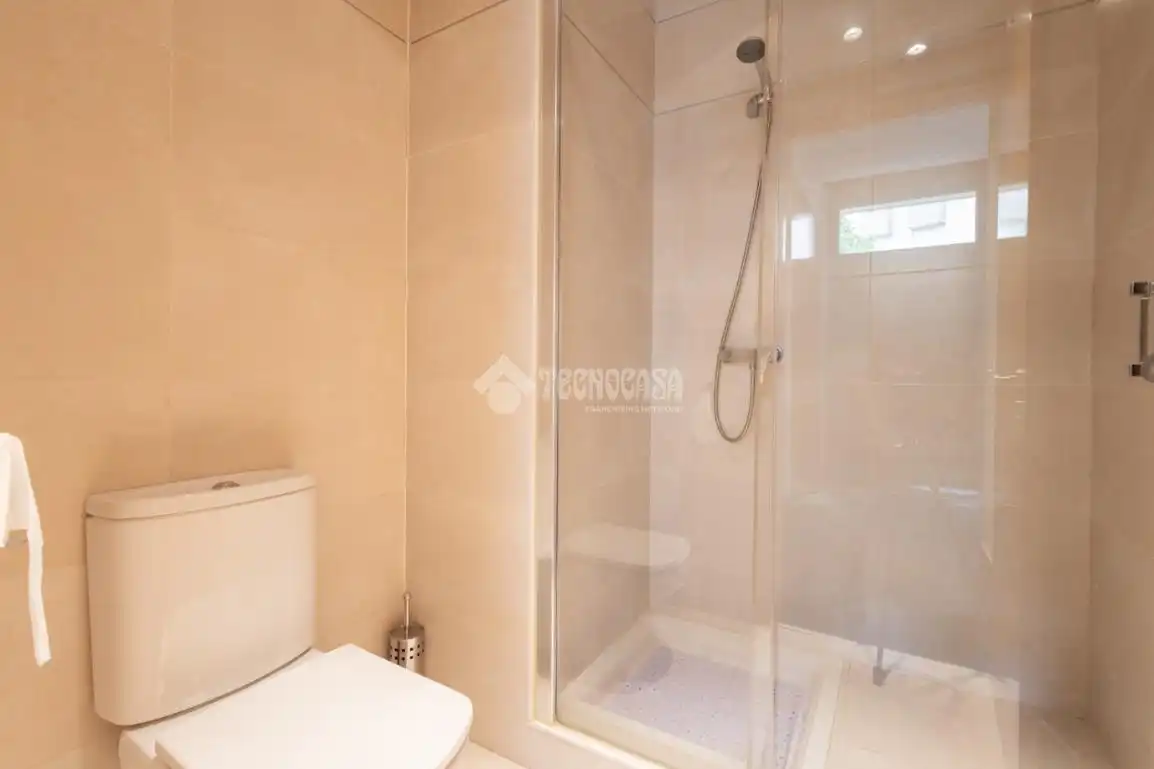 Bathroom of Flat for rent in Santa Marta de Tormes  with Air Conditioner, Heating and Community pool
