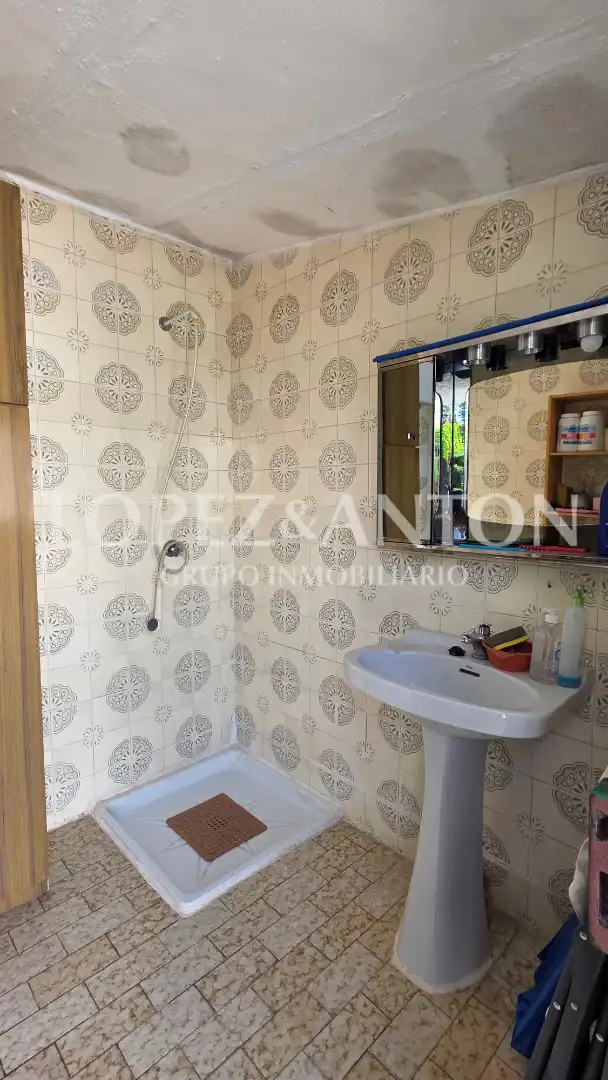 Bathroom of Houses for sale in L'Eliana  with Air Conditioner, Private garden and Terrace