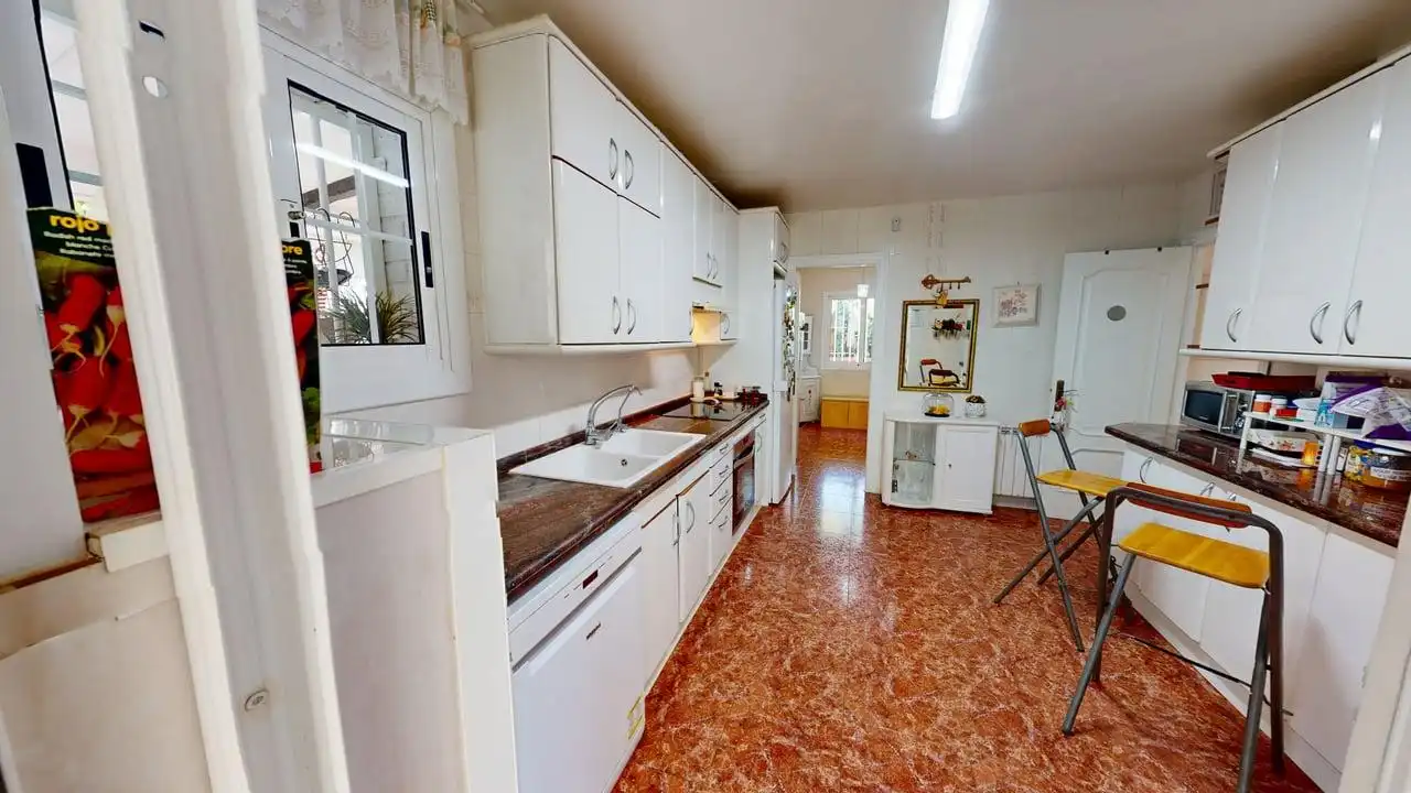 Cuina de Casa o xalet en venda en Tarragona amb Aire condicionat, Calefacció i Jardí privat