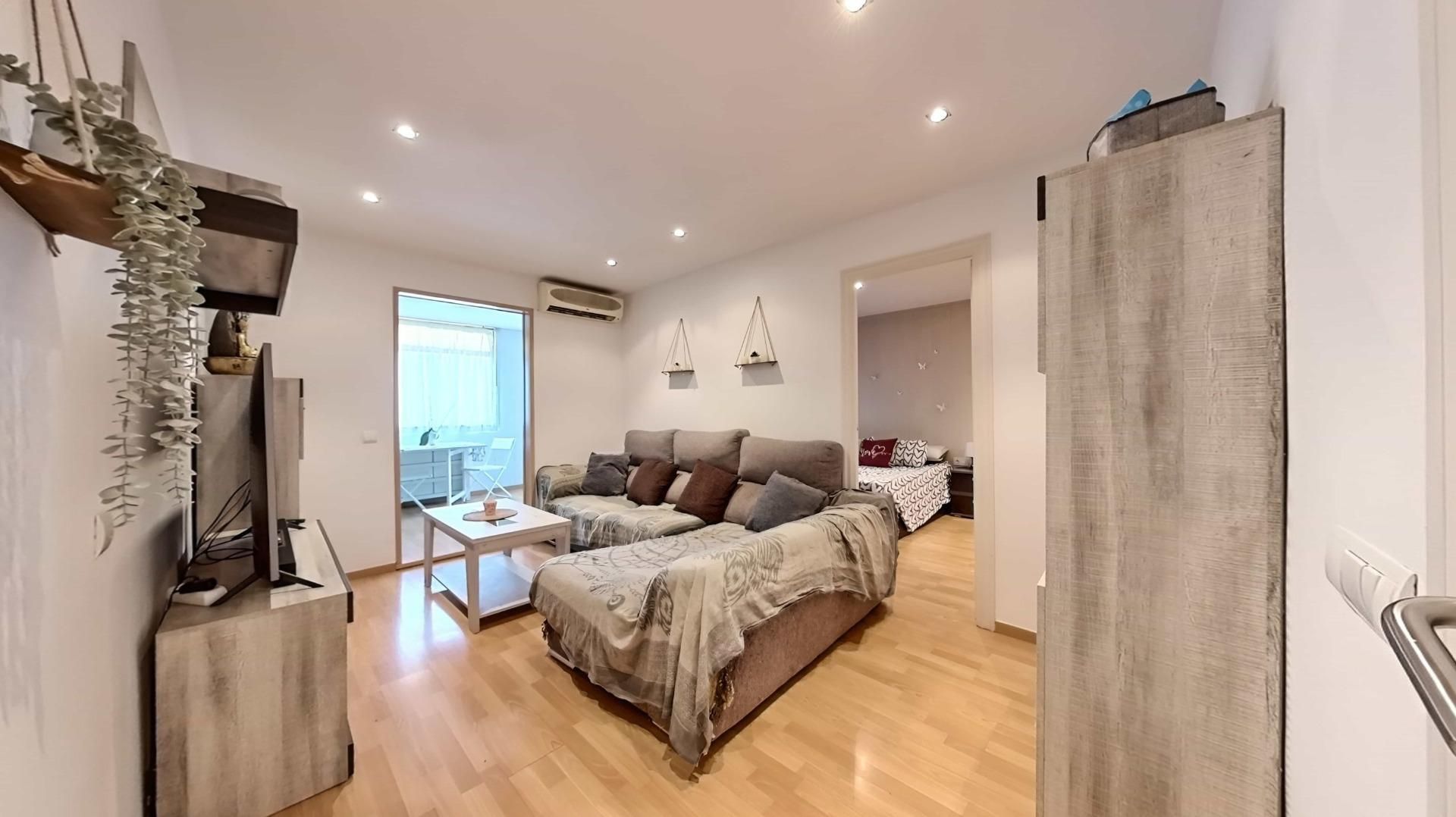 Sala d'estar de Àtic en venda en Santa Coloma de Gramenet amb Aire condicionat, Calefacció i Parquet