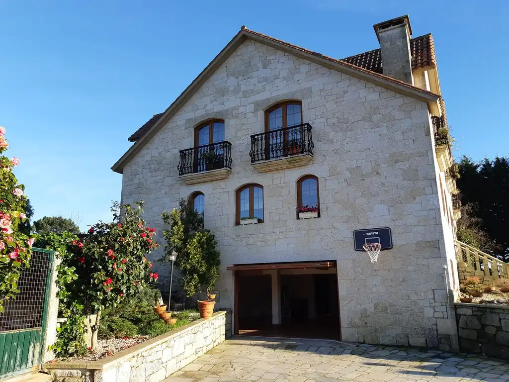 Exterior view of Houses for sale in Ribeira  with Heating, Private garden and Storage room
