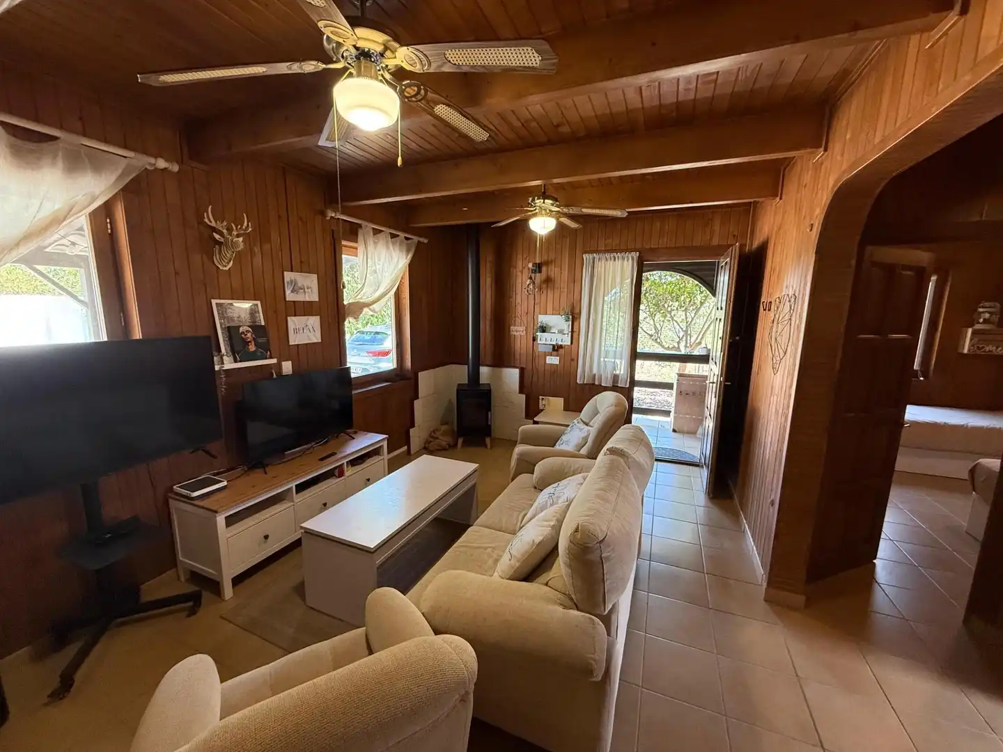 Sala d'estar de Finca rústica en venda en Estepona amb Aire condicionat, Jardí privat i Piscina