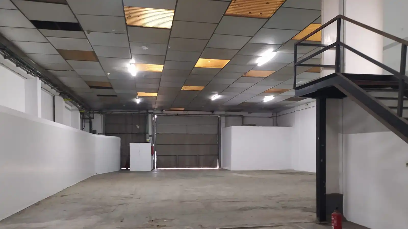 Nau industrial de lloguer en Xirivella amb Alarma