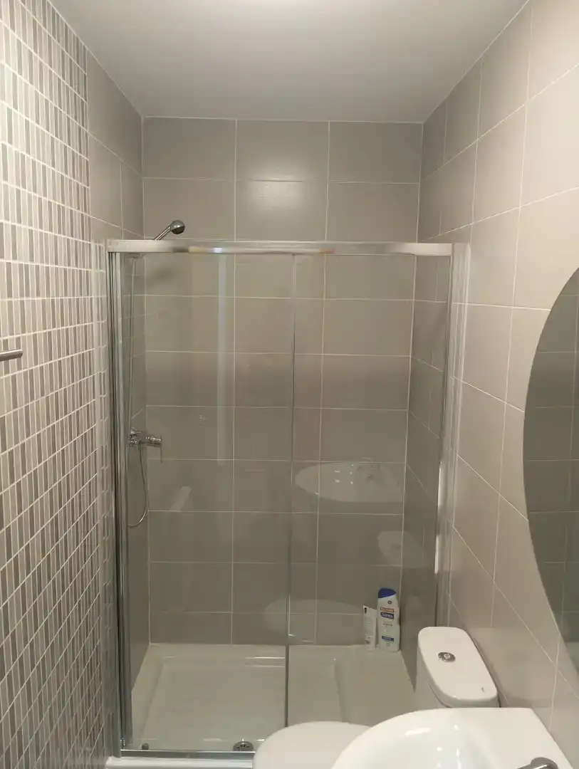 Badezimmer von Erdgeschoss zur Miete in Villamediana de Iregua mit Möbliert und Balkon