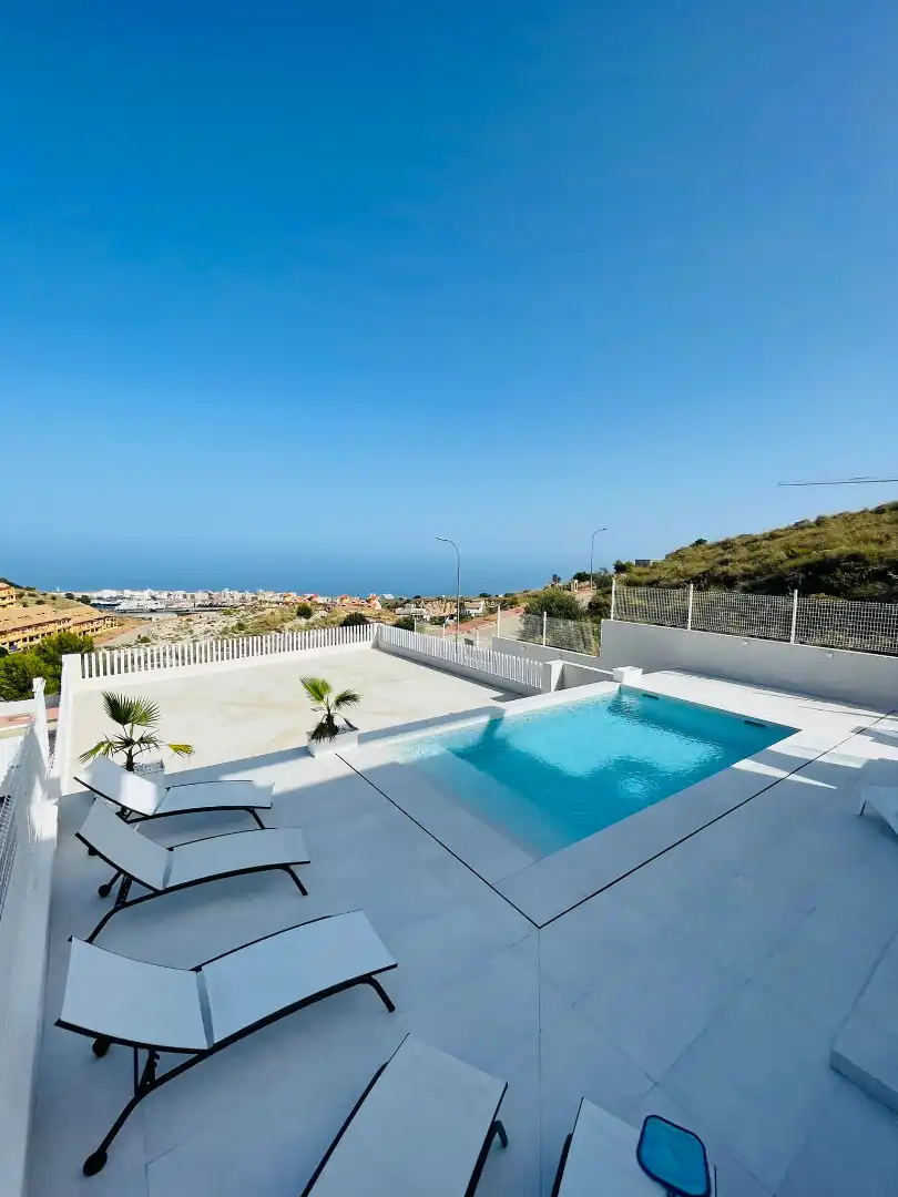 Vista exterior de Casa o chalet en venta en Benalmádena con Aire acondicionado, Jardín privado y Terraza