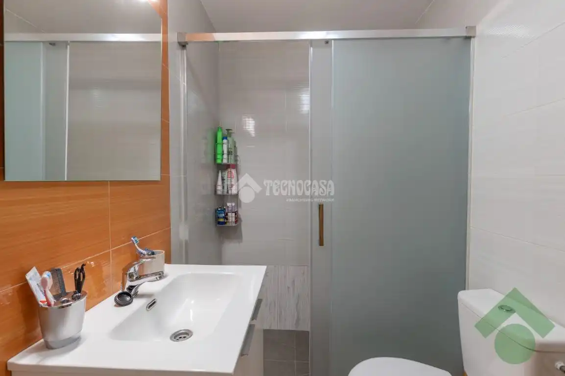 Baño de Piso en venta en Calicasas