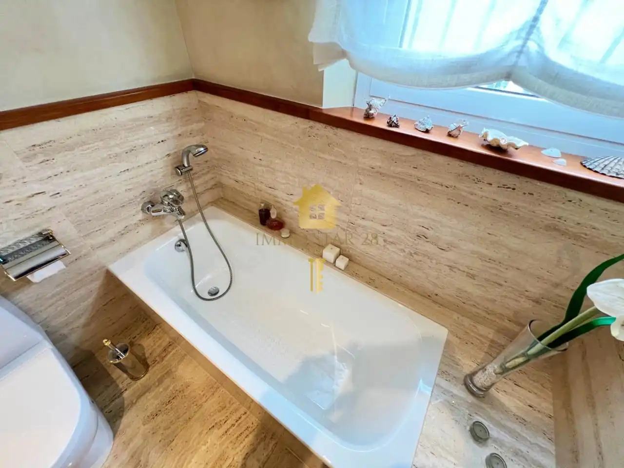 Bany de Casa o xalet en venda en La Bisbal d'Empordà amb Aire condicionat, Jardí privat i Terrassa
