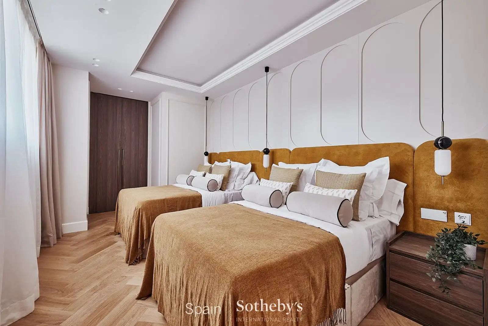 Bedroom of Apartments for sale in Madrid  with Air Conditioner, Terrace and Storage room