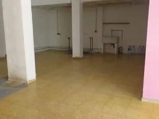 Commercial properties for rent in Turís  with Air Conditioner