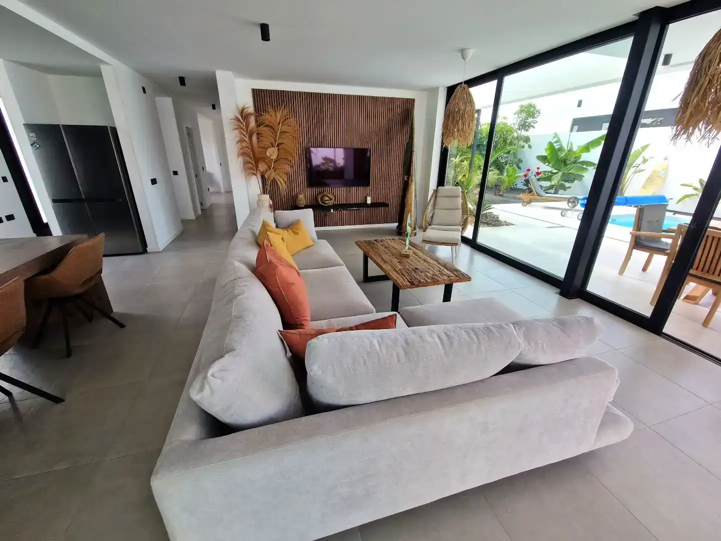 Wohnzimmer von Wohnung zum Verkauf in La Oliva mit Klimaanlage, Privatgarten und Schwimmbad