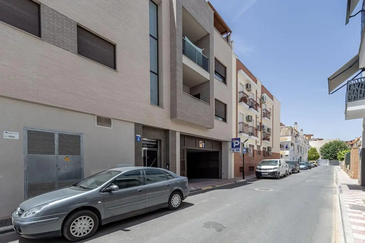 Vista exterior de Pis en venda en Albolote amb Aire condicionat, Jardí privat i Terrassa