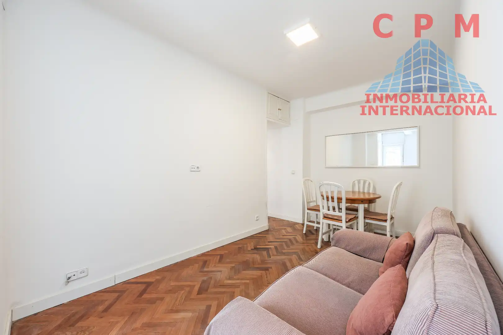 Wohnzimmer von Wohnung zur Miete in Madrid mit Parkett, Möbliert und Ofen
