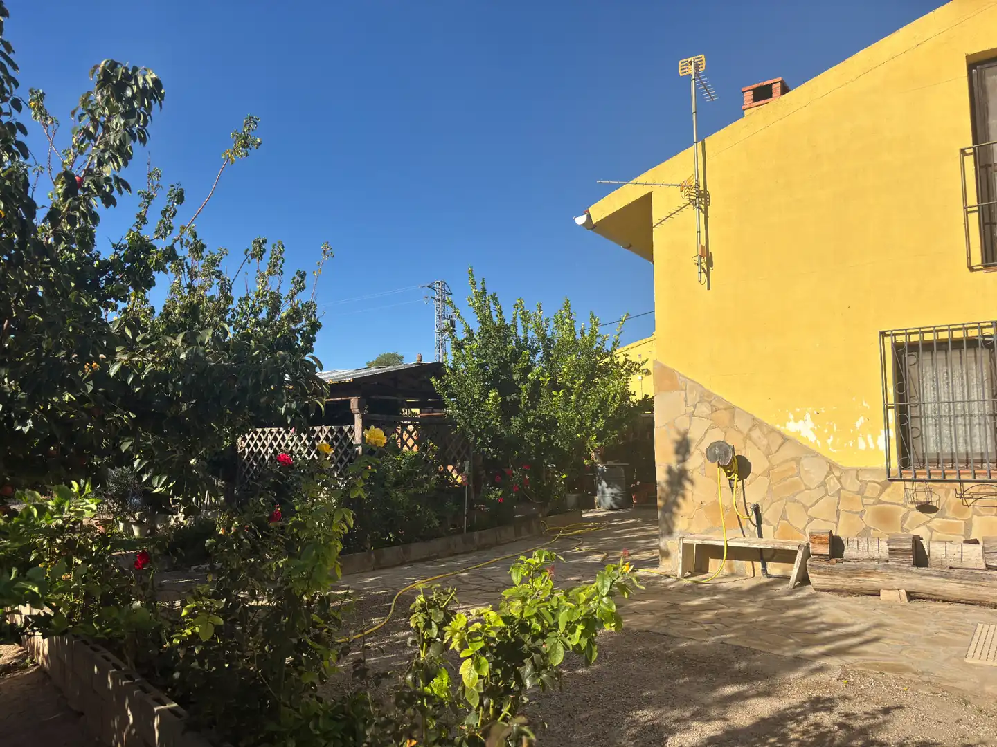 Außenansicht von Country house zum Verkauf in Flix mit Klimaanlage, Privatgarten und Schwimmbad