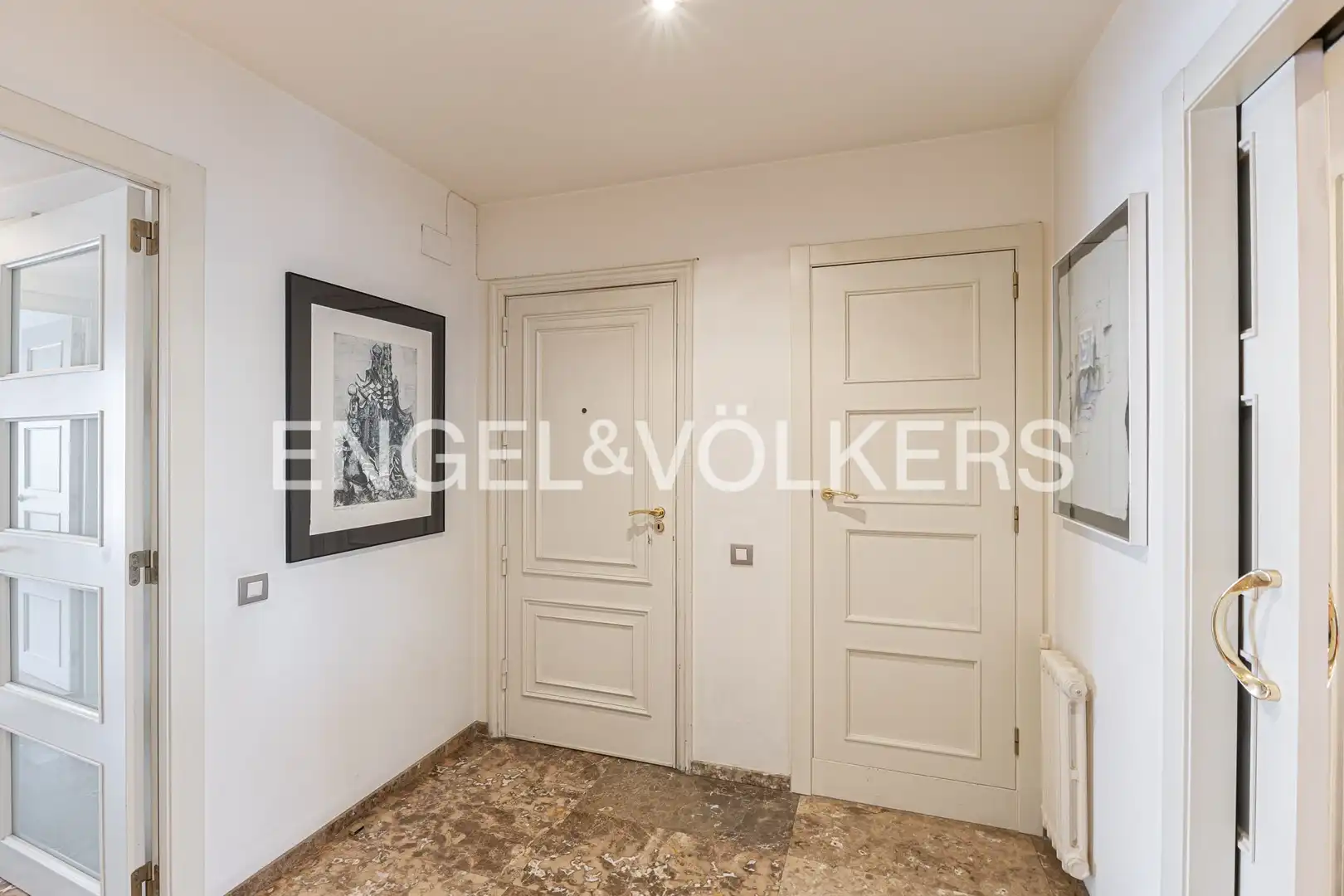 Flat for sale in Barcelona  with Air Conditioner, Heating and Private garden