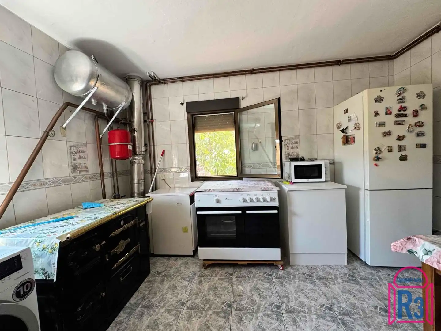Cocina de Casa o chalet en venta en Villasabariego con Calefacción, Jardín privado y Trastero