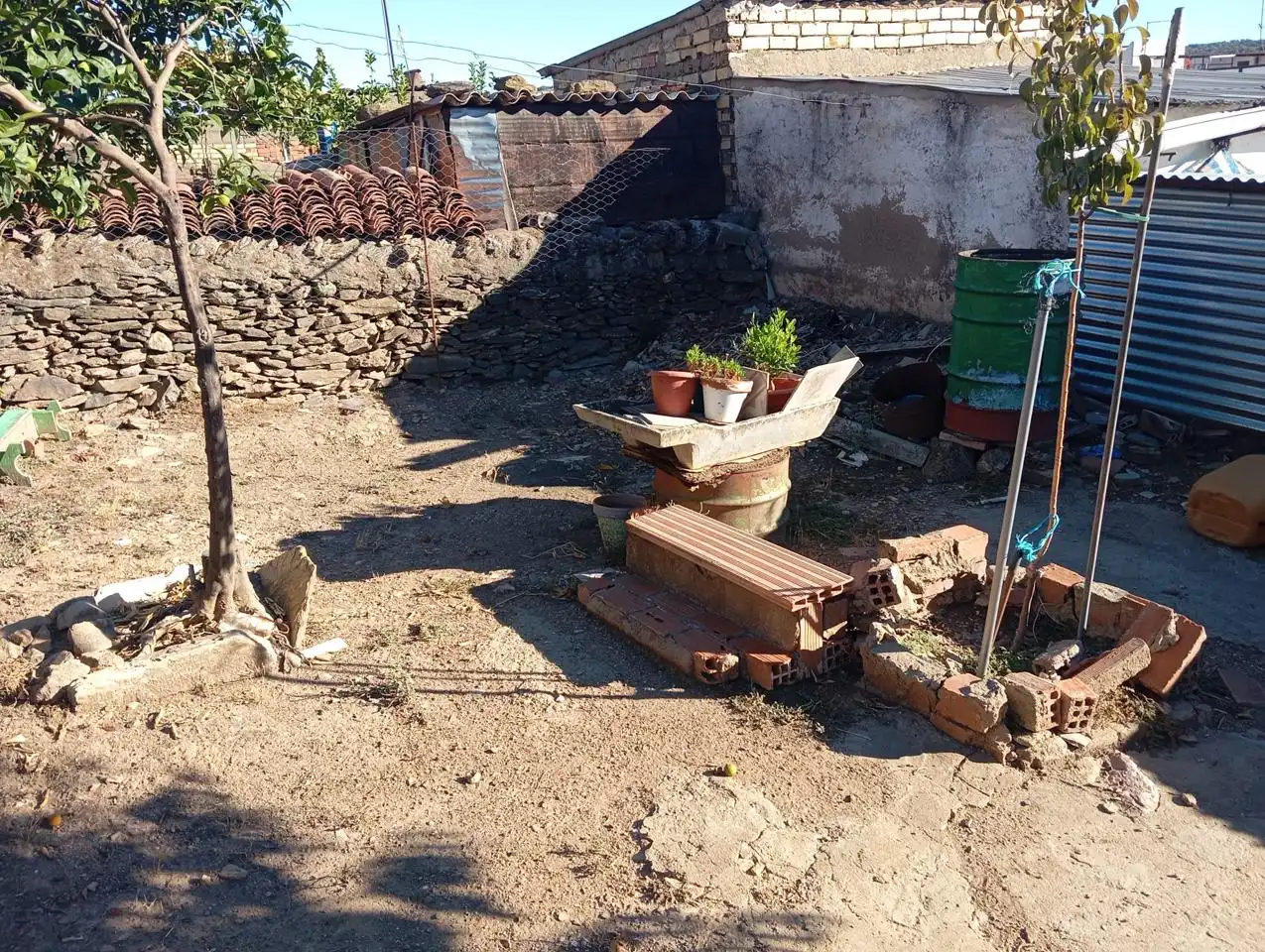 Casa adosada en venda en Zahínos
