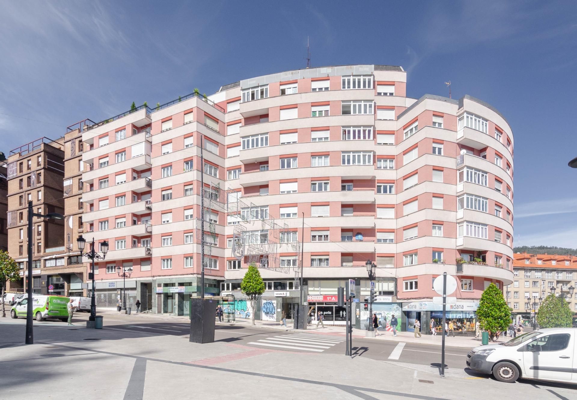 Vista exterior de Pis en venda en Oviedo  amb Calefacció