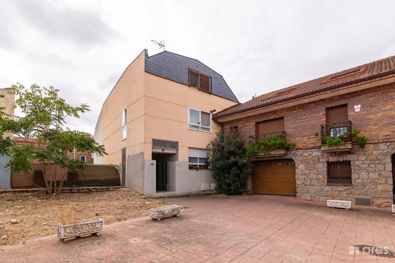 Vista exterior de Àtic en venda en Valdemorillo amb Aire condicionat i Terrassa