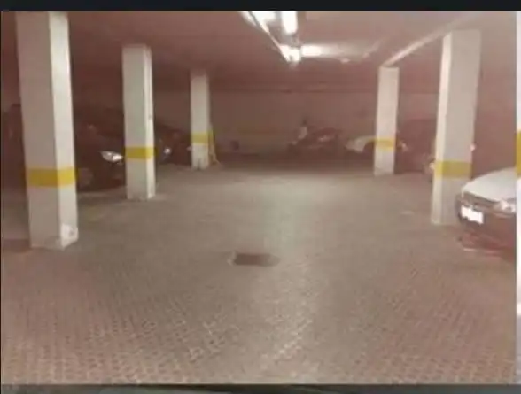 Aparcament amb ascensor en venda a Placeta de Tovar 4