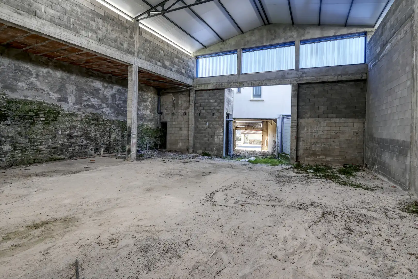 Industrial buildings for sale in Miño