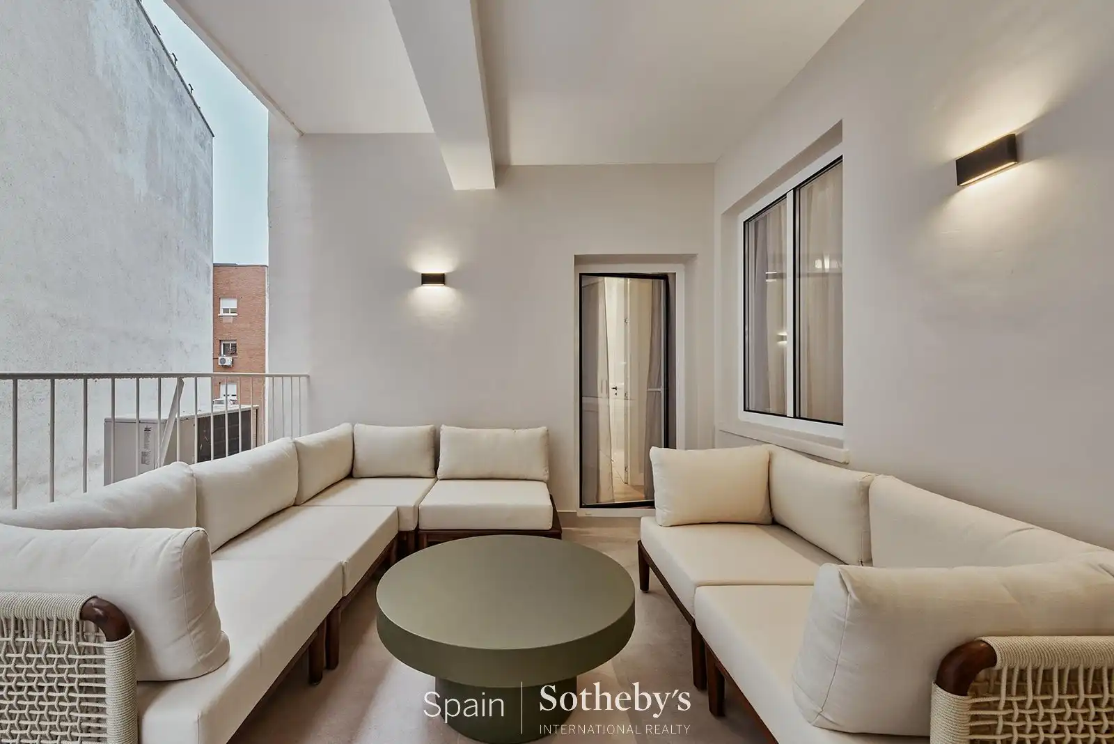 Sala d'estar de Apartament en venda en Madrid amb Aire condicionat, Calefacció i Terrassa