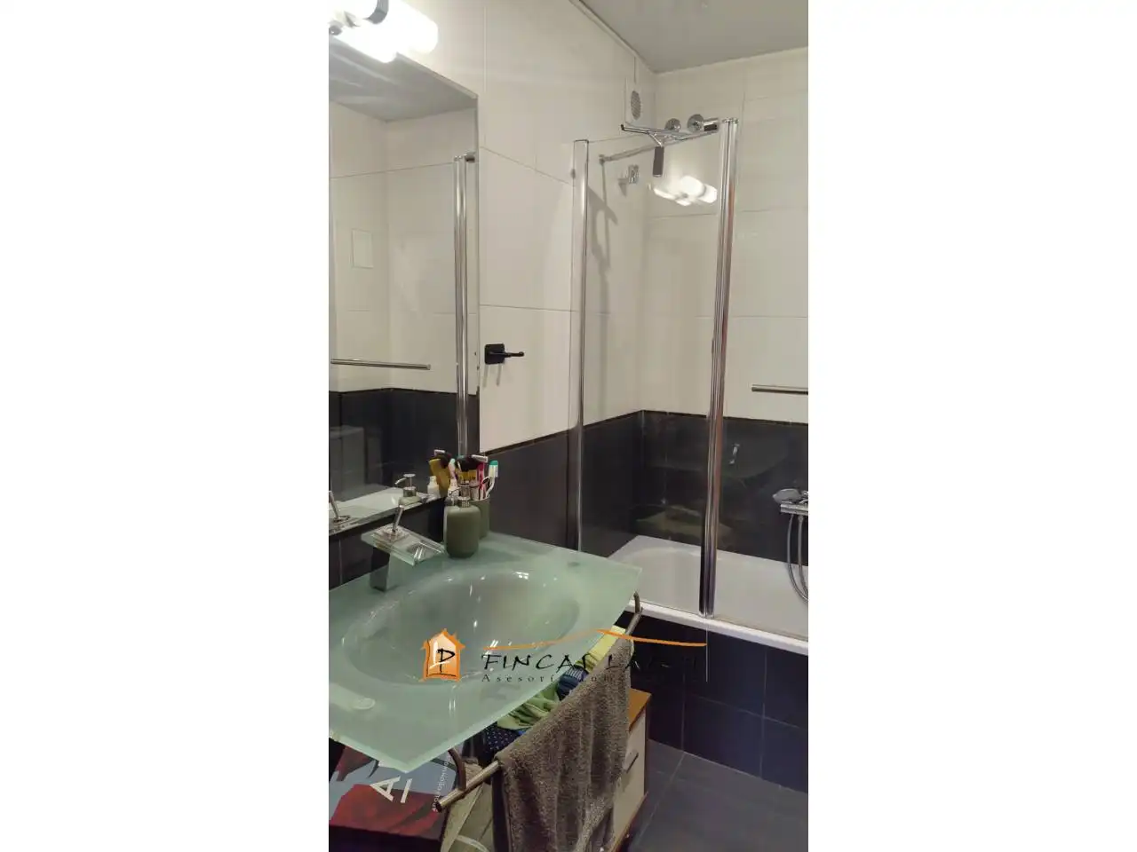 Badezimmer von Wohnung zum Verkauf in Gelida mit Klimaanlage, Heizung und Parkett