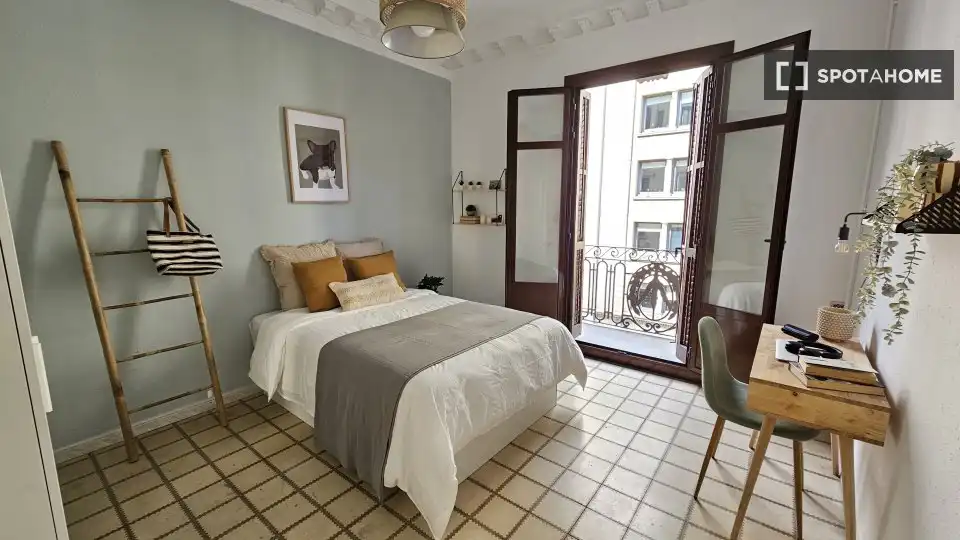Bedroom of Flat for share in Barcelona  with Air Conditioner, Heating and Furnished