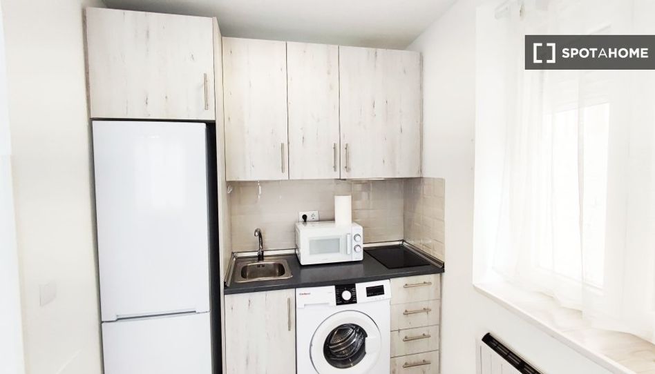 Piso de alquiler en Tres Olivos - Valverde - Imagen 2