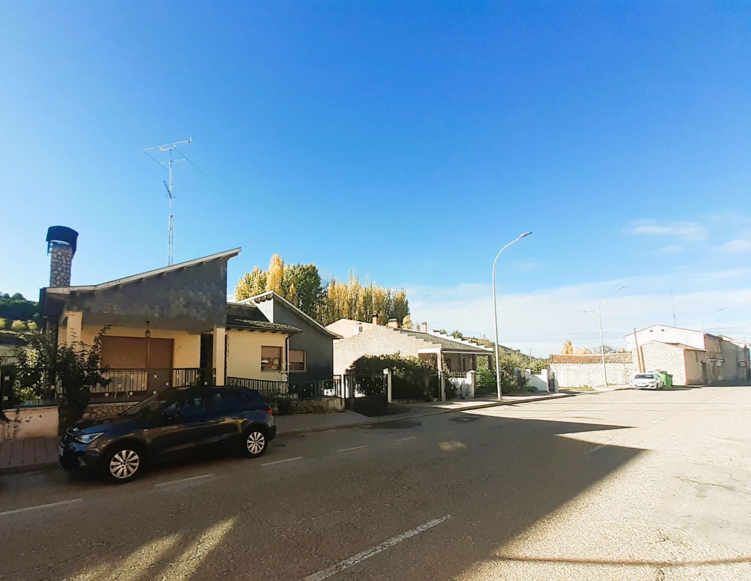 Vista exterior de Casa o xalet en venda en San Miguel del Arroyo amb Calefacció, Parquet i Terrassa