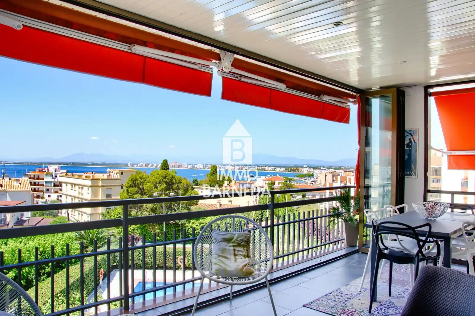 Außenansicht von Wohnung zum Verkauf in Roses mit Heizung, Terrasse und Schwimmbad